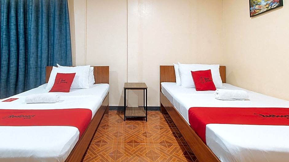 RedDoorz at Casa Buena Dormitel Davao City