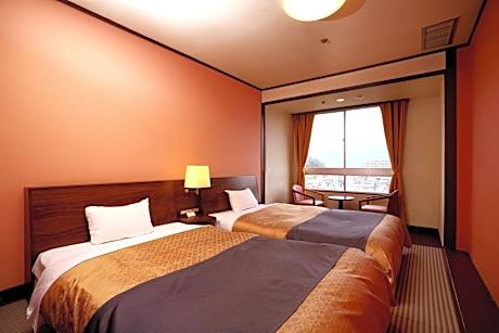 Twin Room with Mountain View - Non-Smoking