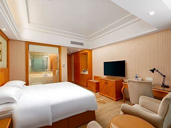 Vienna Hotel Shenzhen Gongming Nanhuan Road