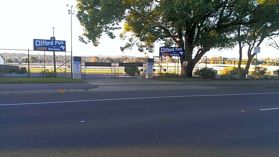 Clifford Park Motor Inn
