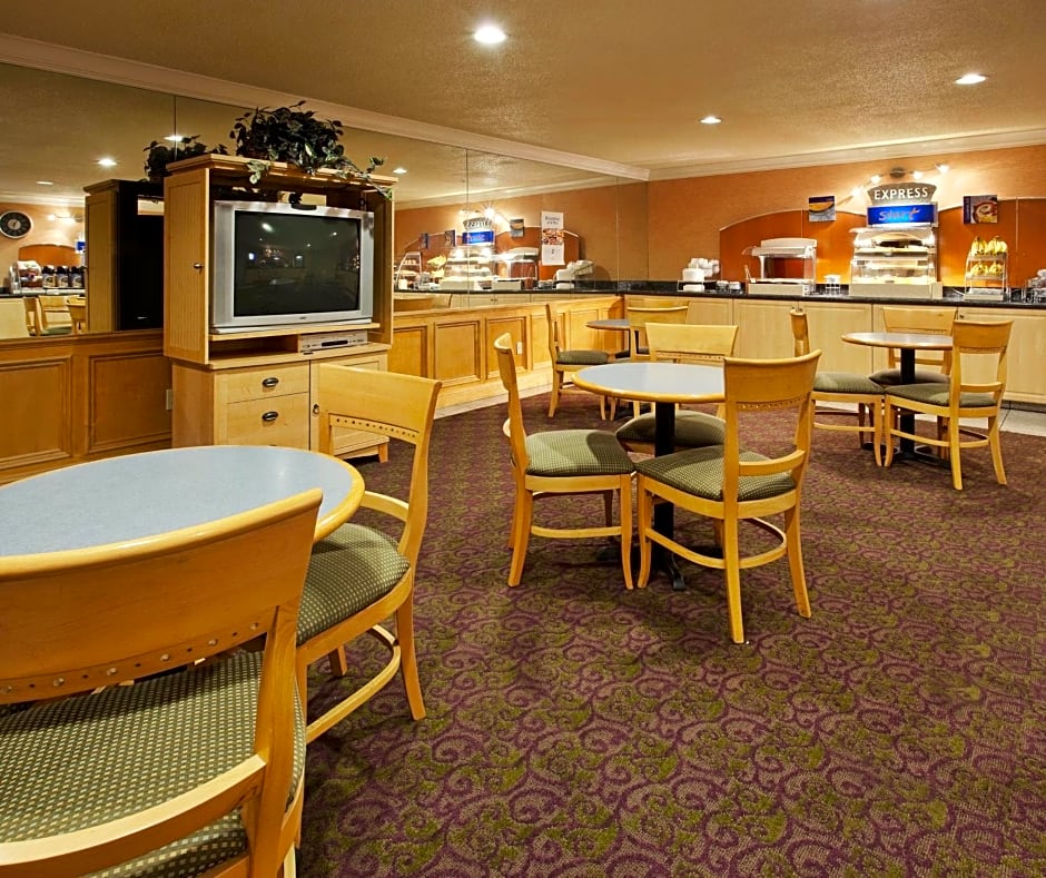 Holiday Inn Express Hotel Union City