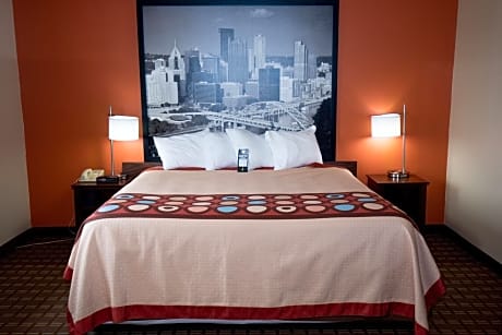 Super 8 by Wyndham Altoona