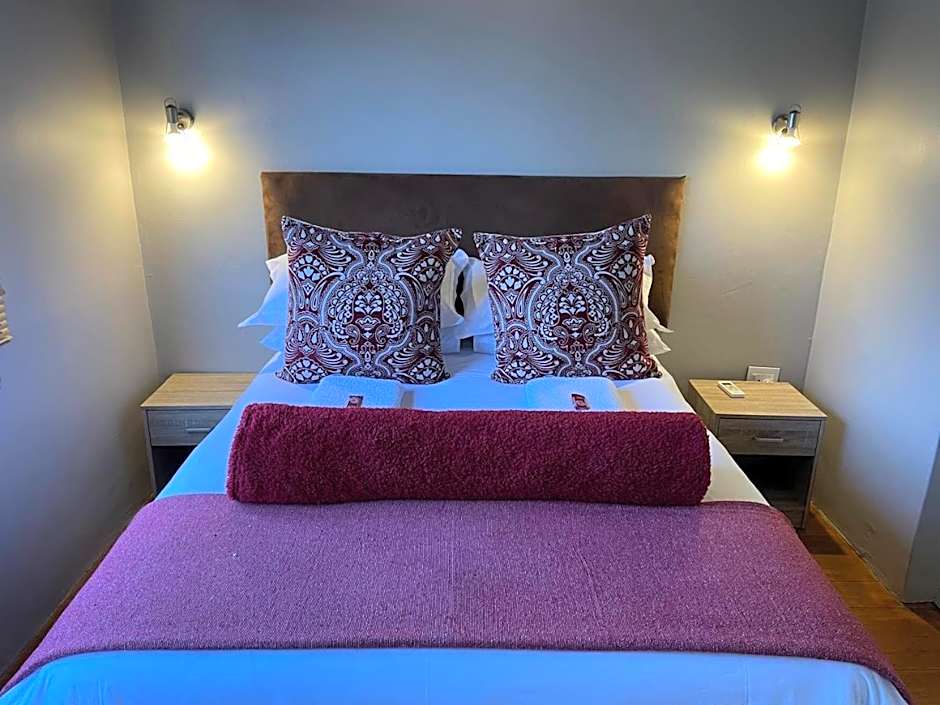 Klein Karoo Game Lodge