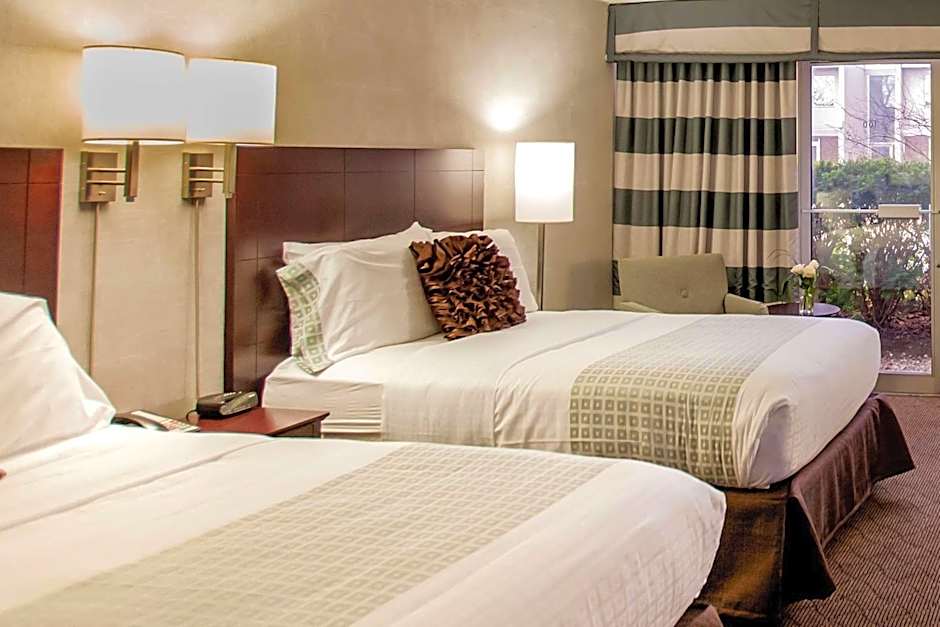 Somerset Inn