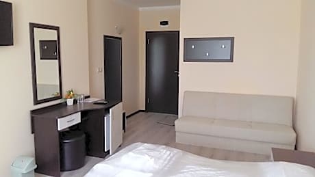 Double or Twin Room with Mountain View