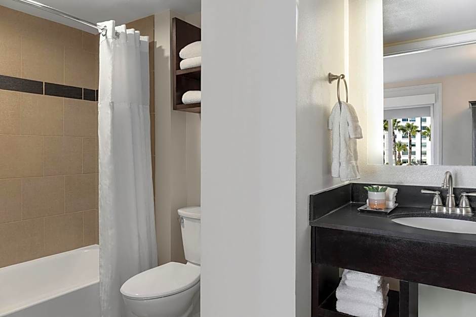 Peacock Suites