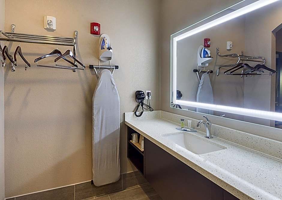 Econo Lodge Inn & Suites Houston