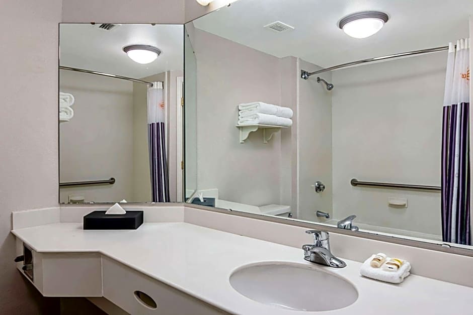 La Quinta Inn & Suites by Wyndham Macon