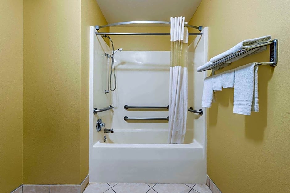 Super 8 by Wyndham Troy IL/St. Louis Area