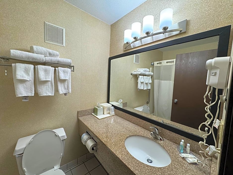 Quality Inn near I-72 and Hwy 51