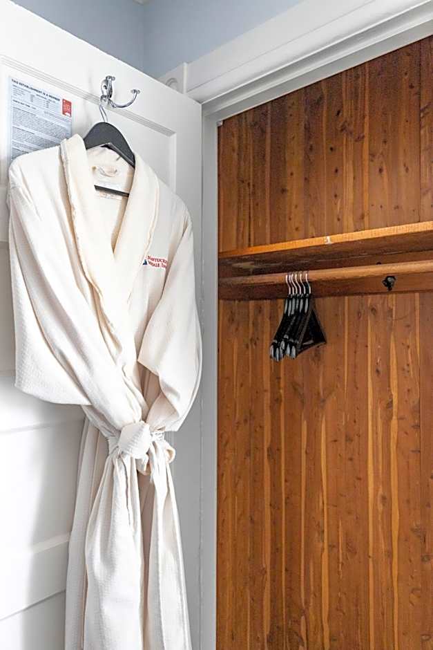 Nantucket Whale Inn, Half Moon Bay