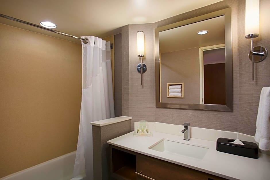 Holiday Inn Grand Rapids-Airport, an IHG Hotel