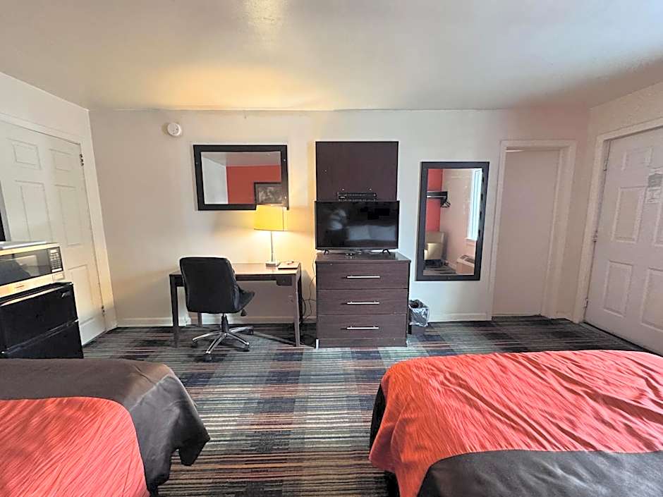 OYO Palm Leaf Motel