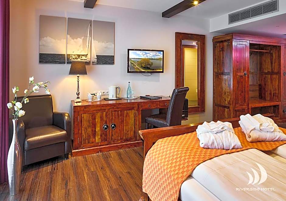 Riverside Hotel