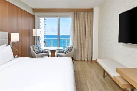Oceanfront Balcony, Guest room, 1 King bed