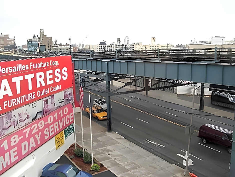 Days Inn by Wyndham Long Island City