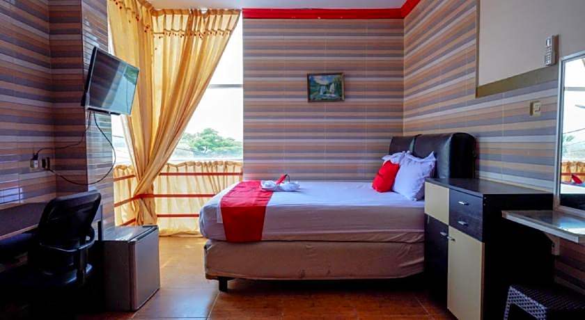 RedDoorz near Kendari Beach 2