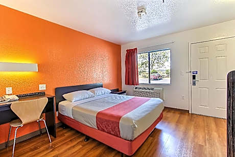 Queen Room - Disability Access - Roll in Shower