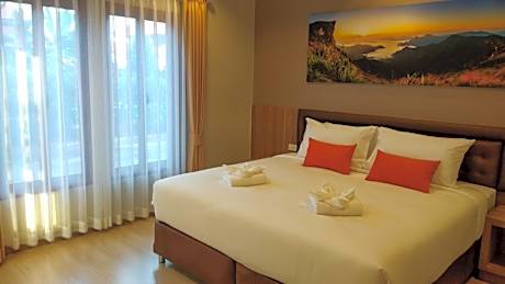 Deluxe Room with King Bed - Non-Smoking