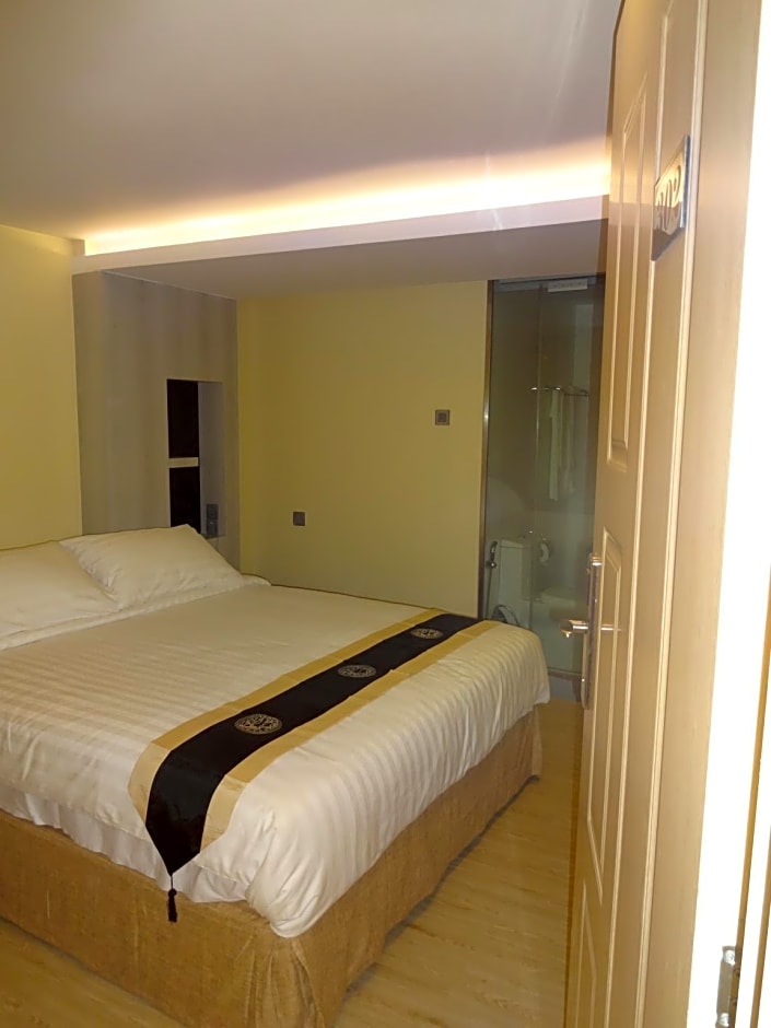 Photo 1 of 6 of Superior 1 Queen Bed, Windowless