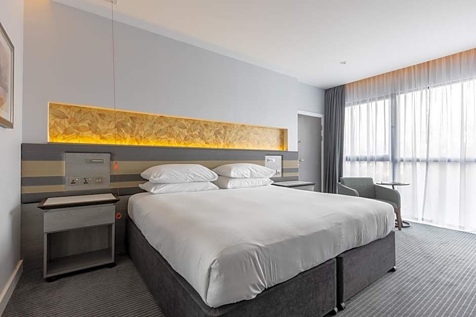 DoubleTree by Hilton Edinburgh - Queensferry Crossing