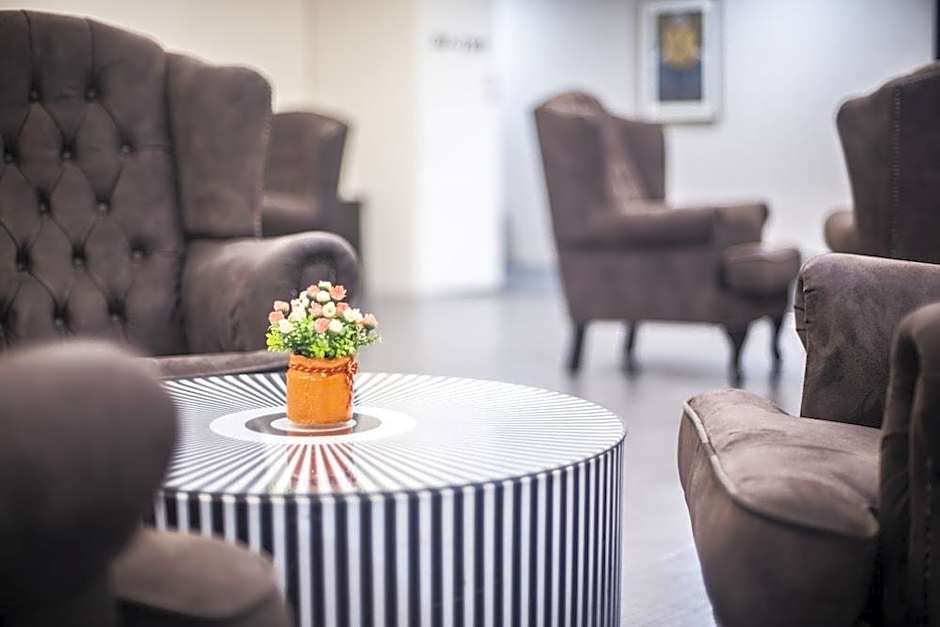 Jungli Le Midi Hotel