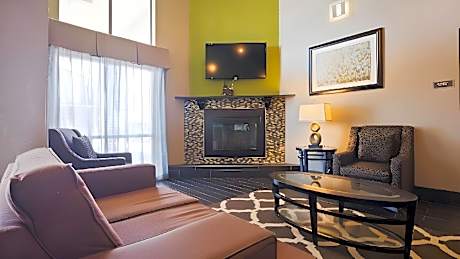 3 Queen Beds, Non-Smoking, Flat Screen Television, High Speed Internet Access, Microwave And Refrige