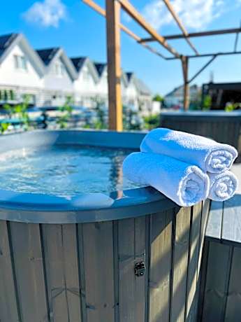 Old Tree Villa & Restaurant