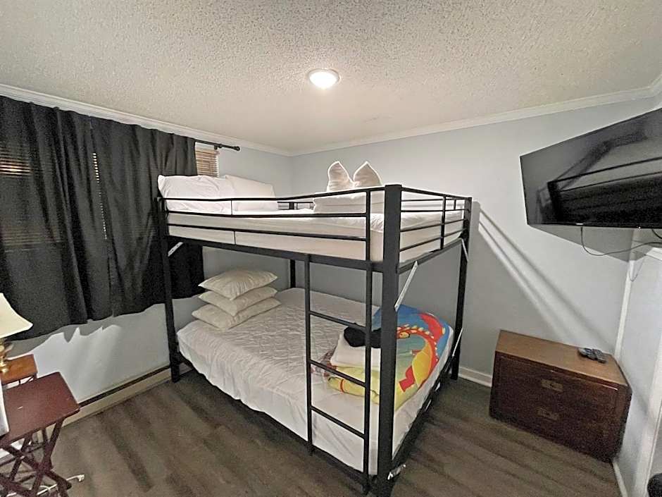 ML 343 Ski-InOut Island Kitchen Steps to Ballhooter Sleeps 6