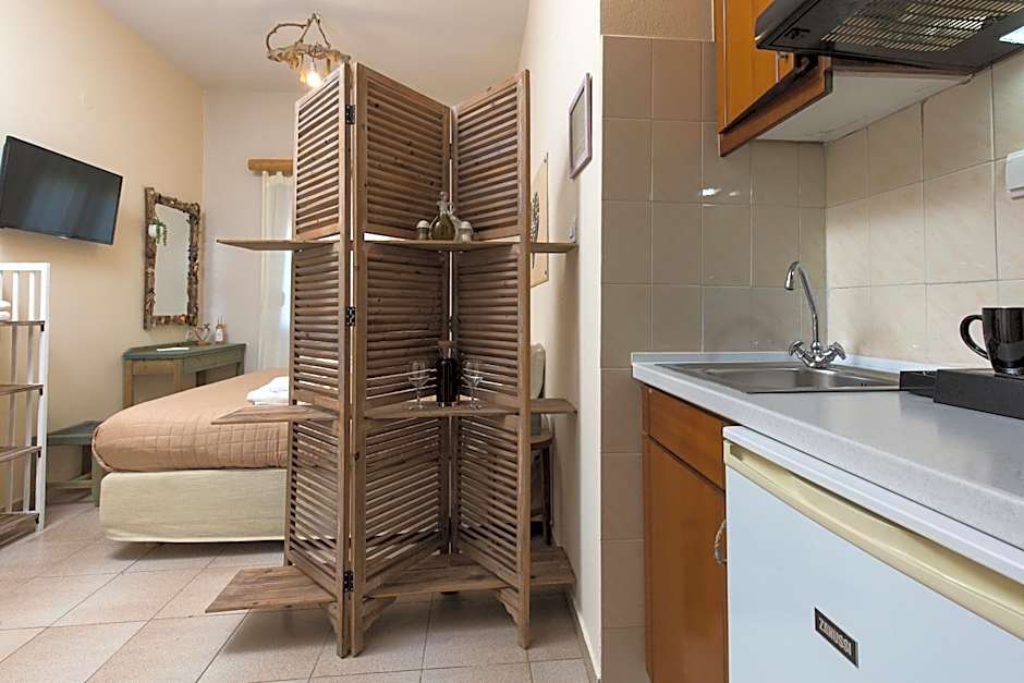 Arodamos Studios & Apts