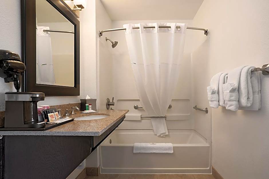 Infinity Inn & Suites