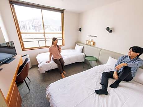 Studio Twin Room (1 Semi Double Bed + 1 Sofa Bed) - Smoking
