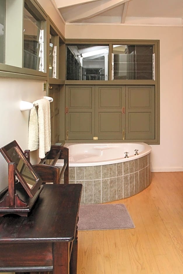 Khangela Private Game Lodge - Self Catering - Bedrooms are 3 Separate Chalets - Hluhluwe