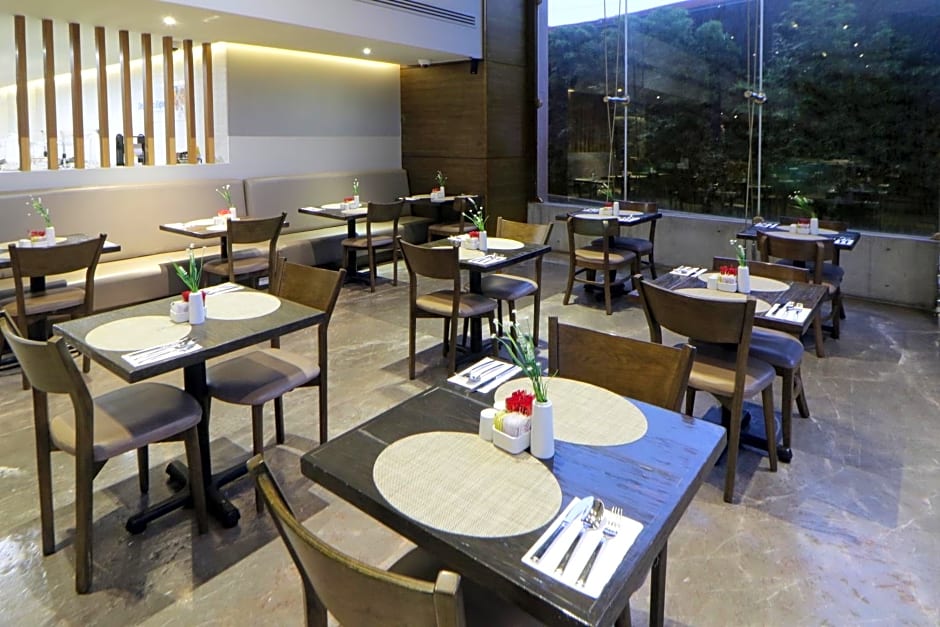 Holiday Inn Express & Suites Monterrey Valle By IHG