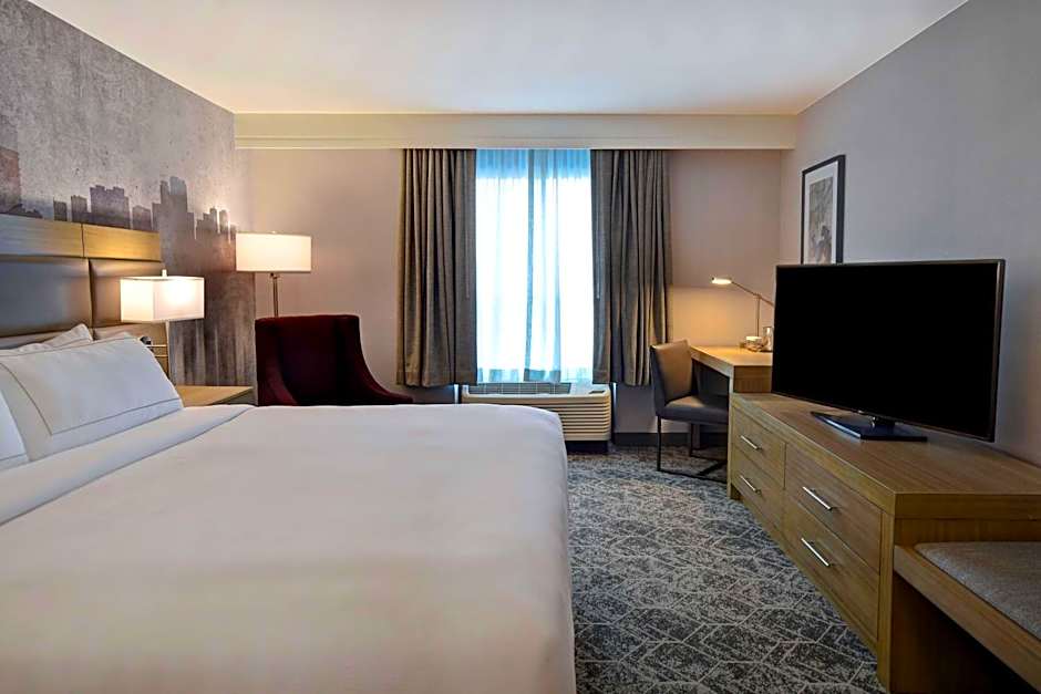 DoubleTree by Hilton St. Louis-Airport