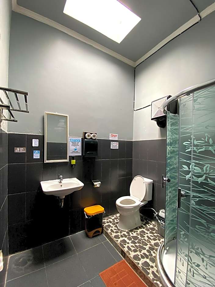 Dong Paloh Hostel