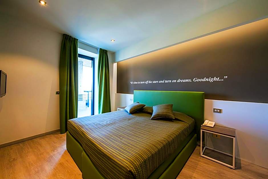 Photo 1 of 5 of 1 Double Bed or 2 Beds, Balcony, 1st Floor