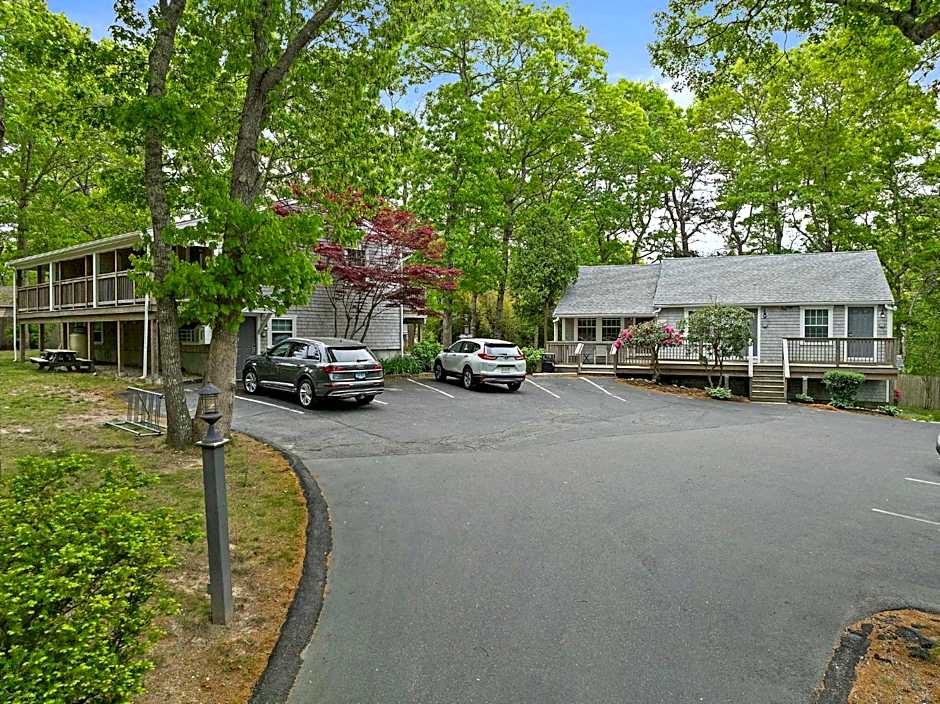Sandwich Inn and Suites