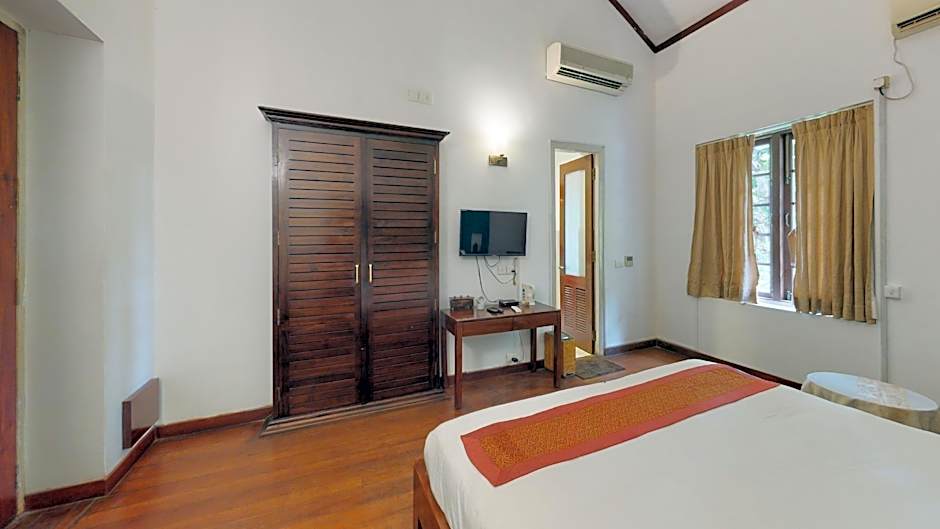 OLD LIGHTHOUSE BRISTOW HOTEL