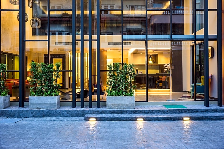 Aim House Bangkok Hotel - No parking