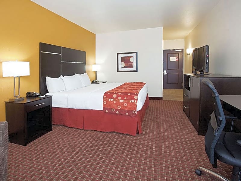 La Quinta Inn & Suites by Wyndham Denver Gateway Park