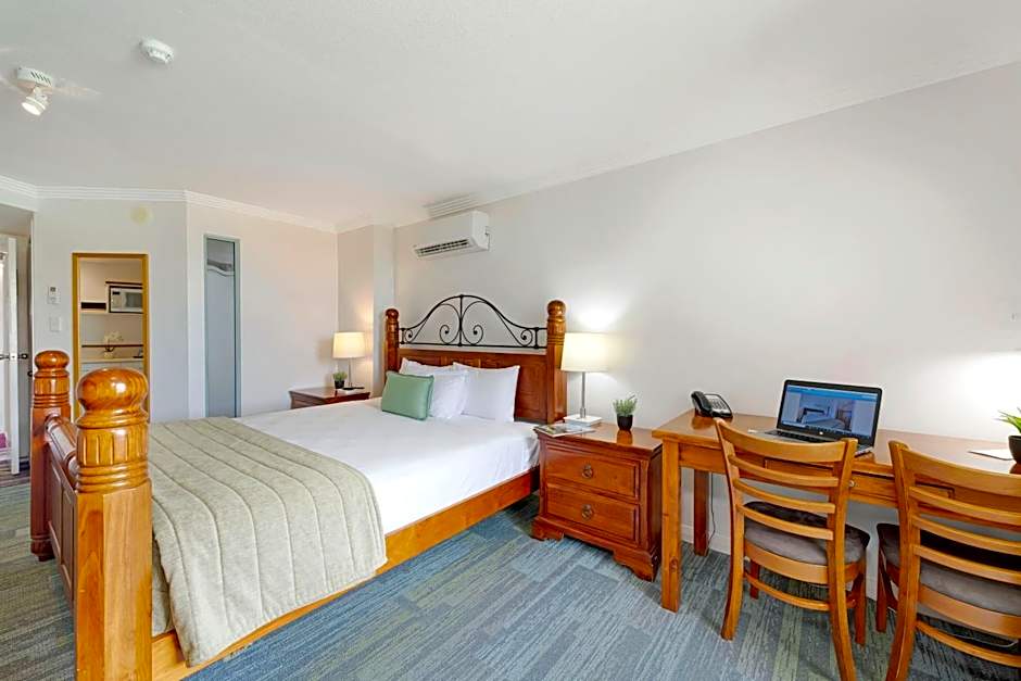 Burnett Riverside Hotel