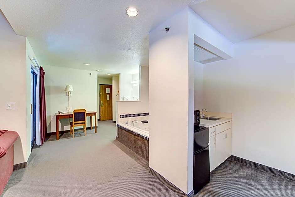 Capital O Amerihost Inn and Suites Fulton Hwy 54 MO