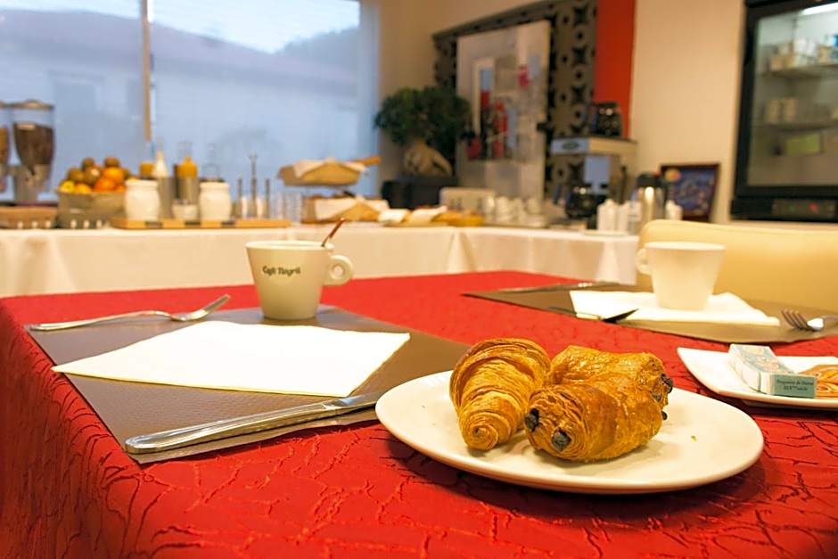 Logis Hôtel Les II Mas - Perpignan Sud