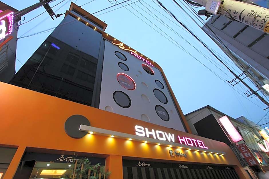 Show Hotel