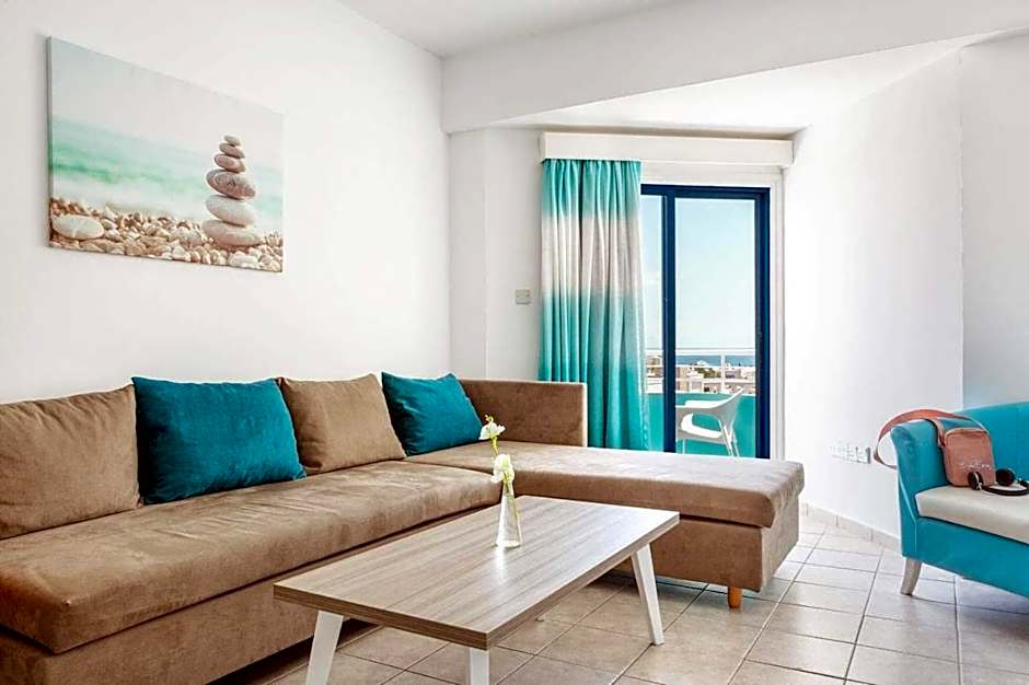 Lantiana Gardens ApartHotel