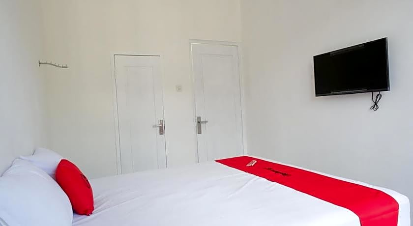 RedDoorz Plus near UMS Solo