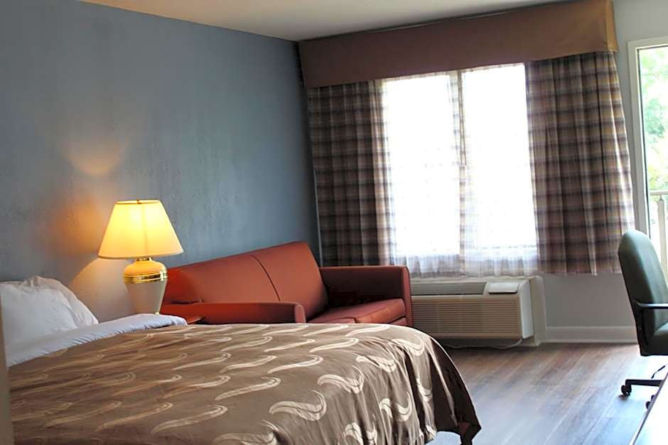 Quality Inn - On The Lake Clarksville-Boydton