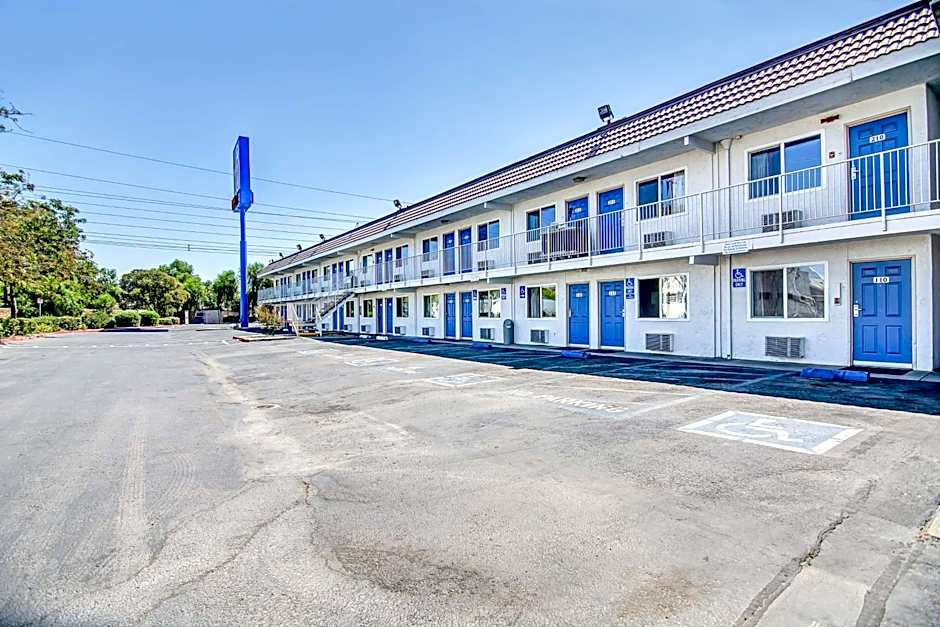 Motel 6-Stockton, CA - Charter Way West