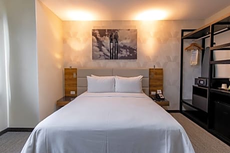 Queen Room - Accessible/Non-Smoking